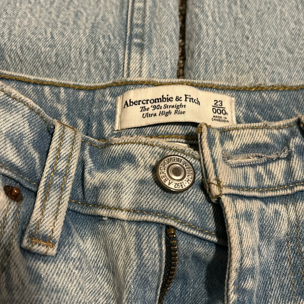 Abercrombie & Fitch curve love jeans in size 23.